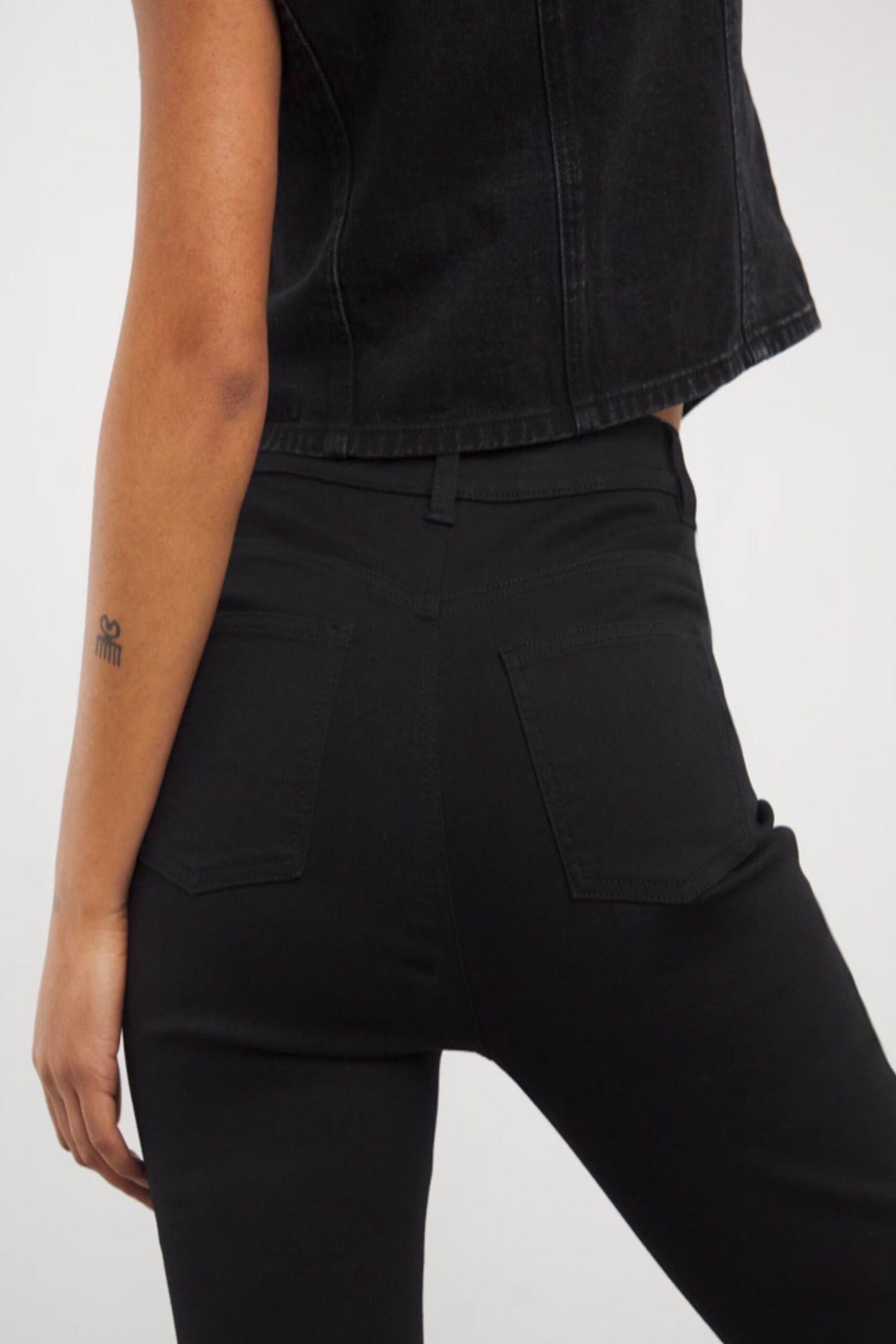 Black Flared Highwaist Super Stretch Jean