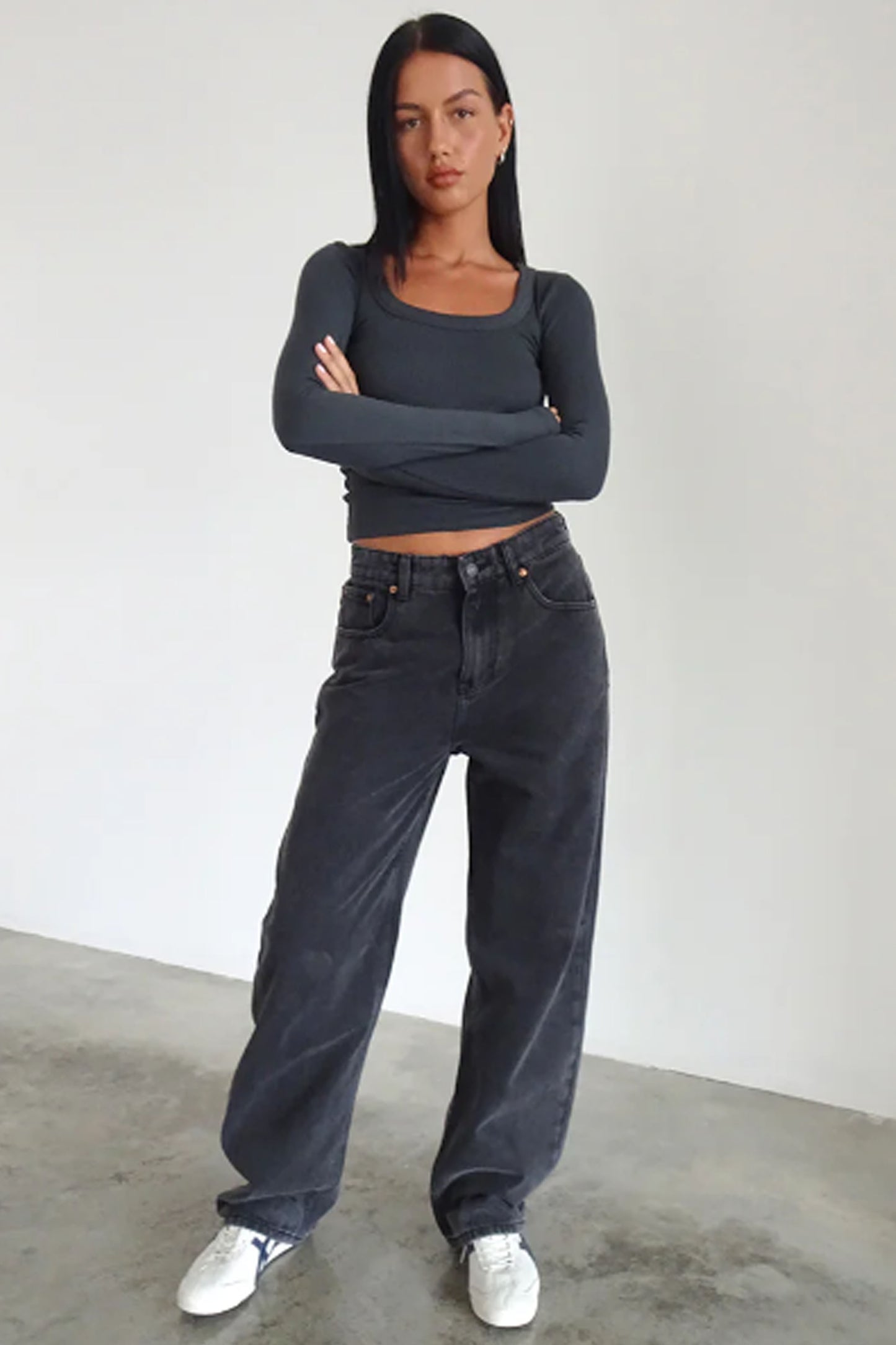 Roomy Extra Wide  Jeans in Washed Black