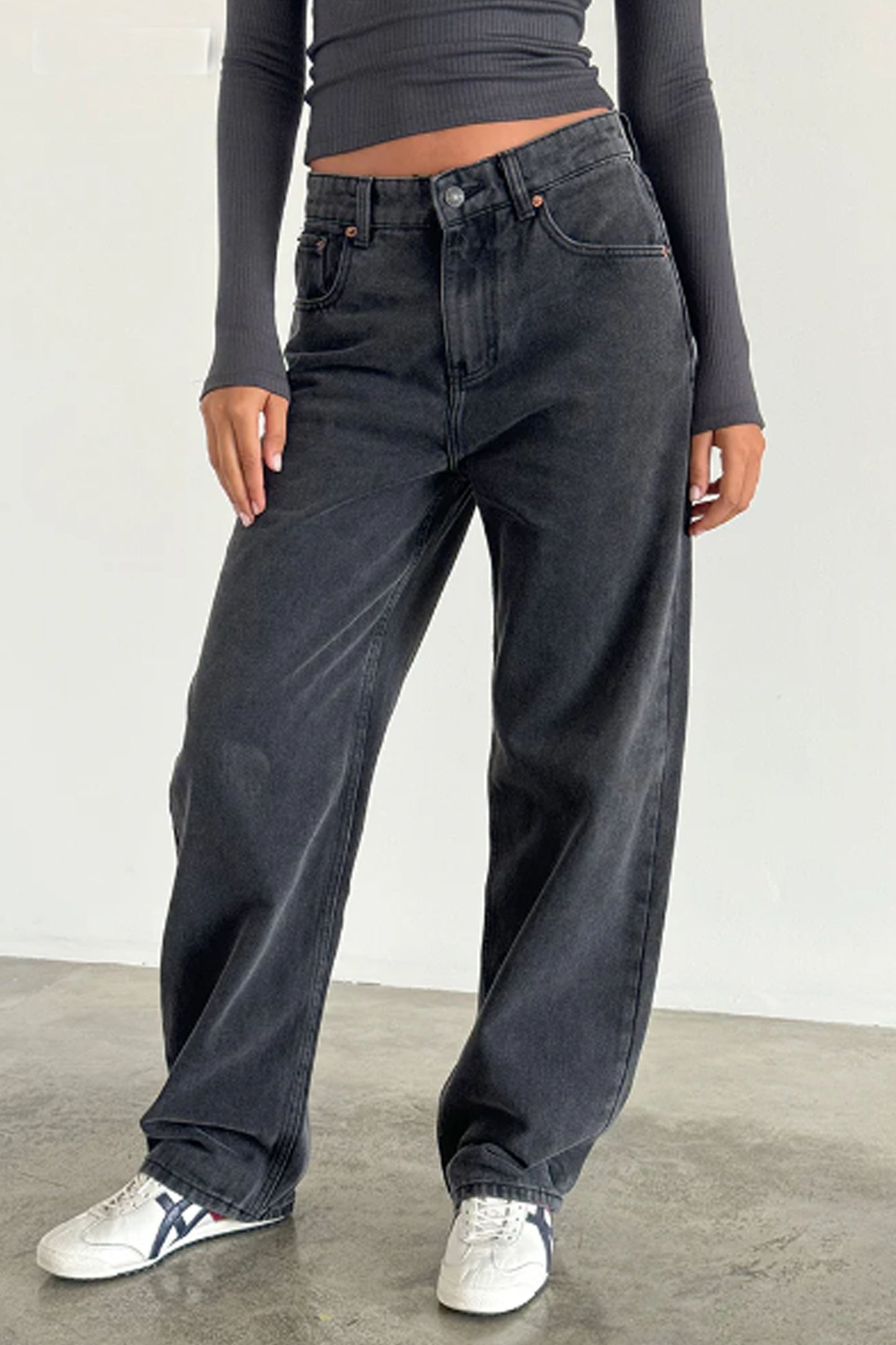 Roomy Extra Wide  Jeans in Washed Black