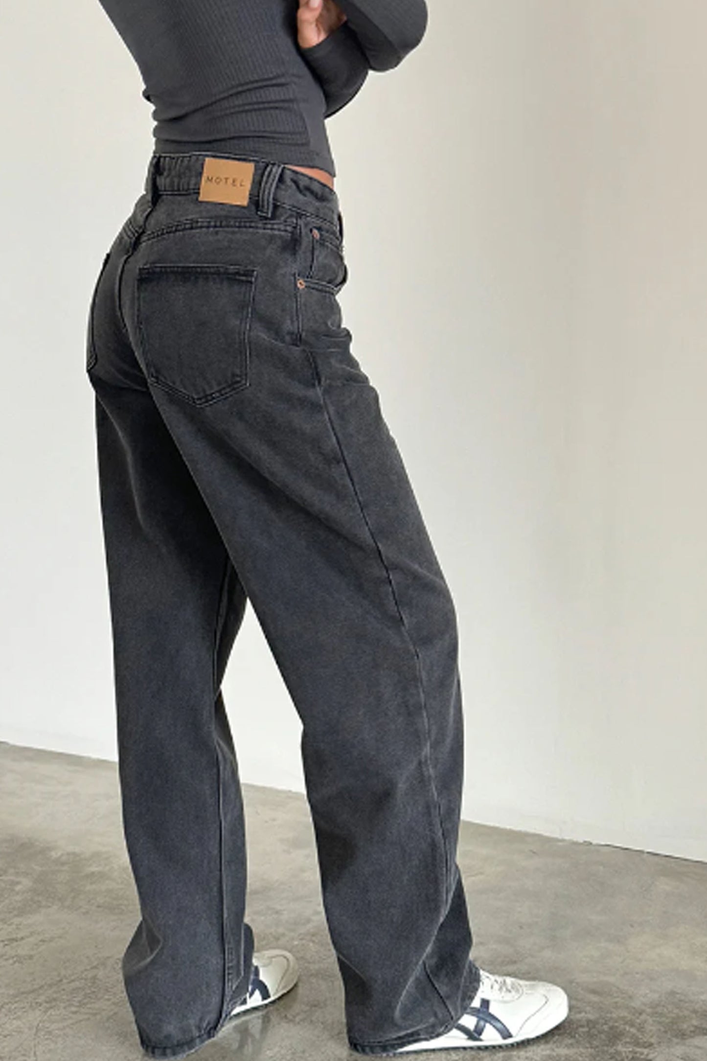 Roomy Extra Wide  Jeans in Washed Black