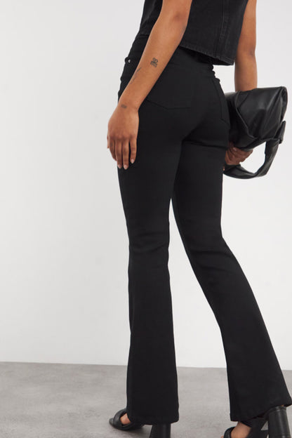 Black Flared Highwaist Super Stretch Jean