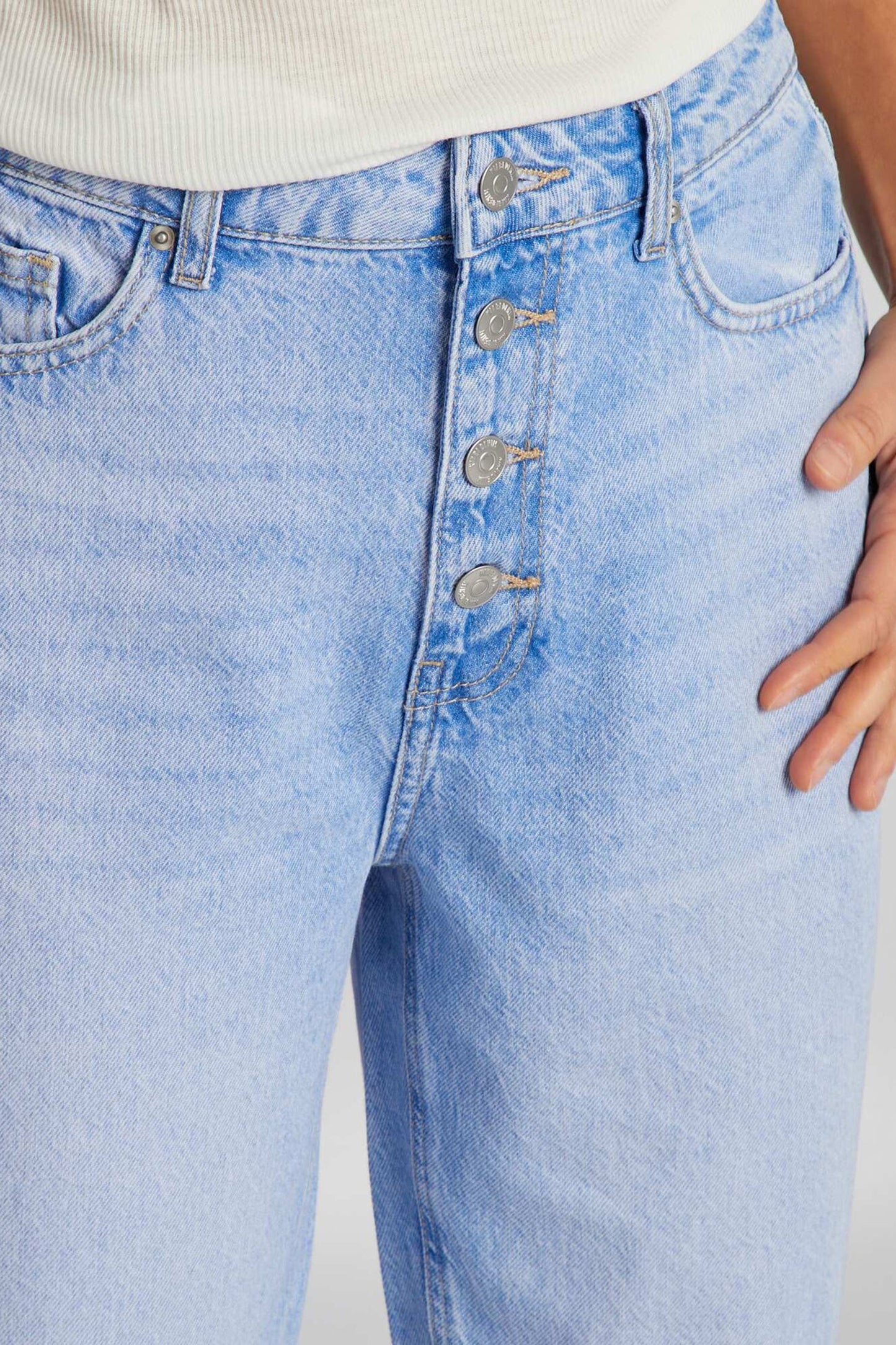 Mom's button-up stone washed  jeans