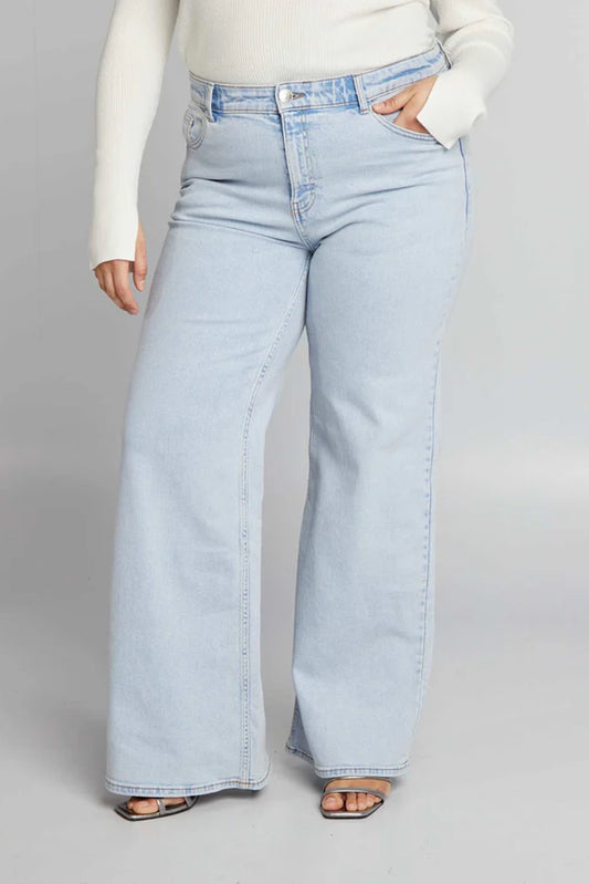 Wide-leg jeans with a high waist