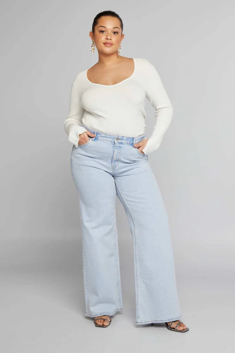Wide-leg jeans with a high waist
