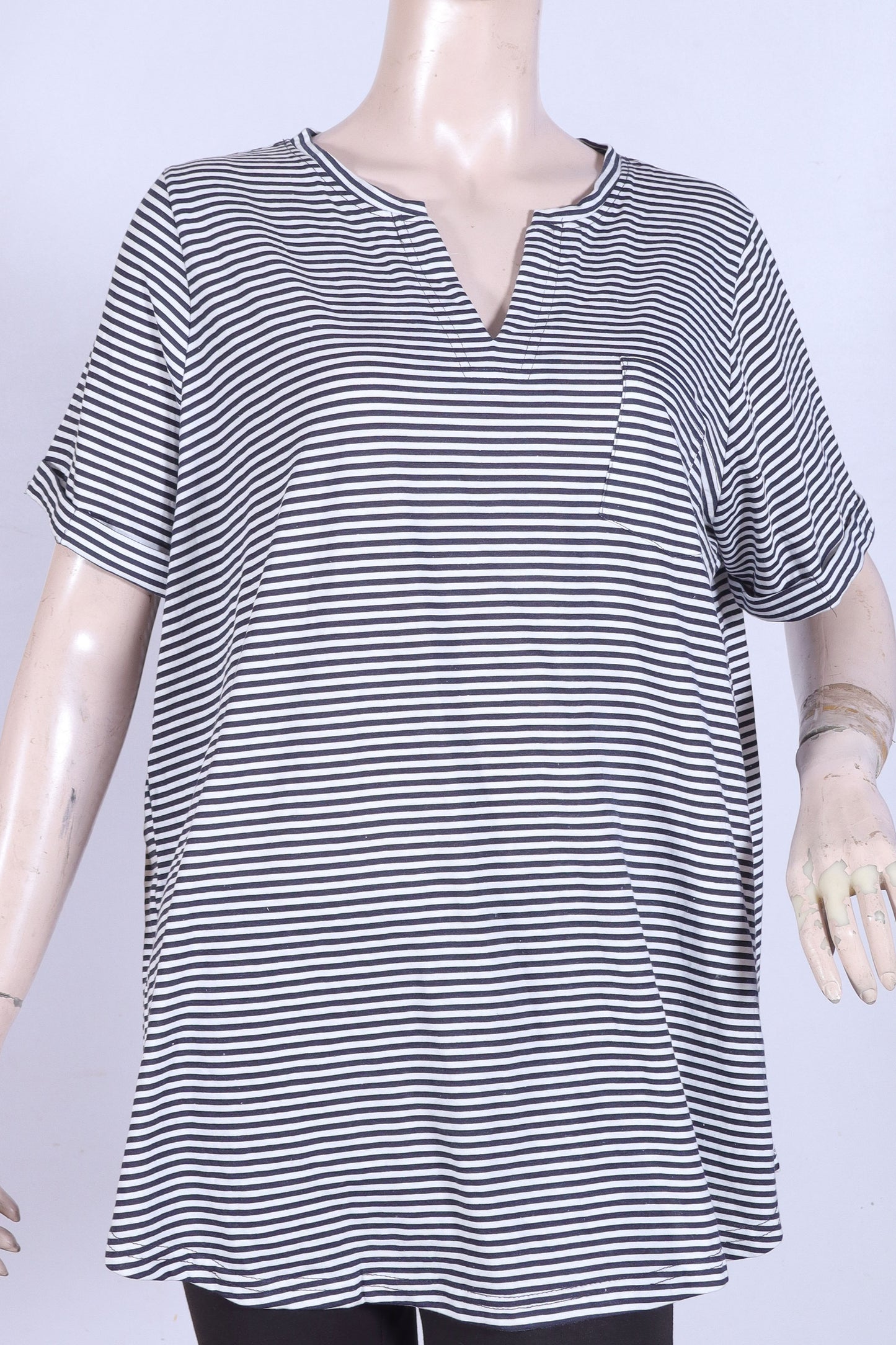 Fine Striped V-Neck T-Shirt – Relaxed Fit