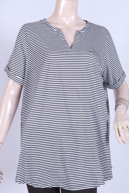 Fine Striped V-Neck T-Shirt – Relaxed Fit