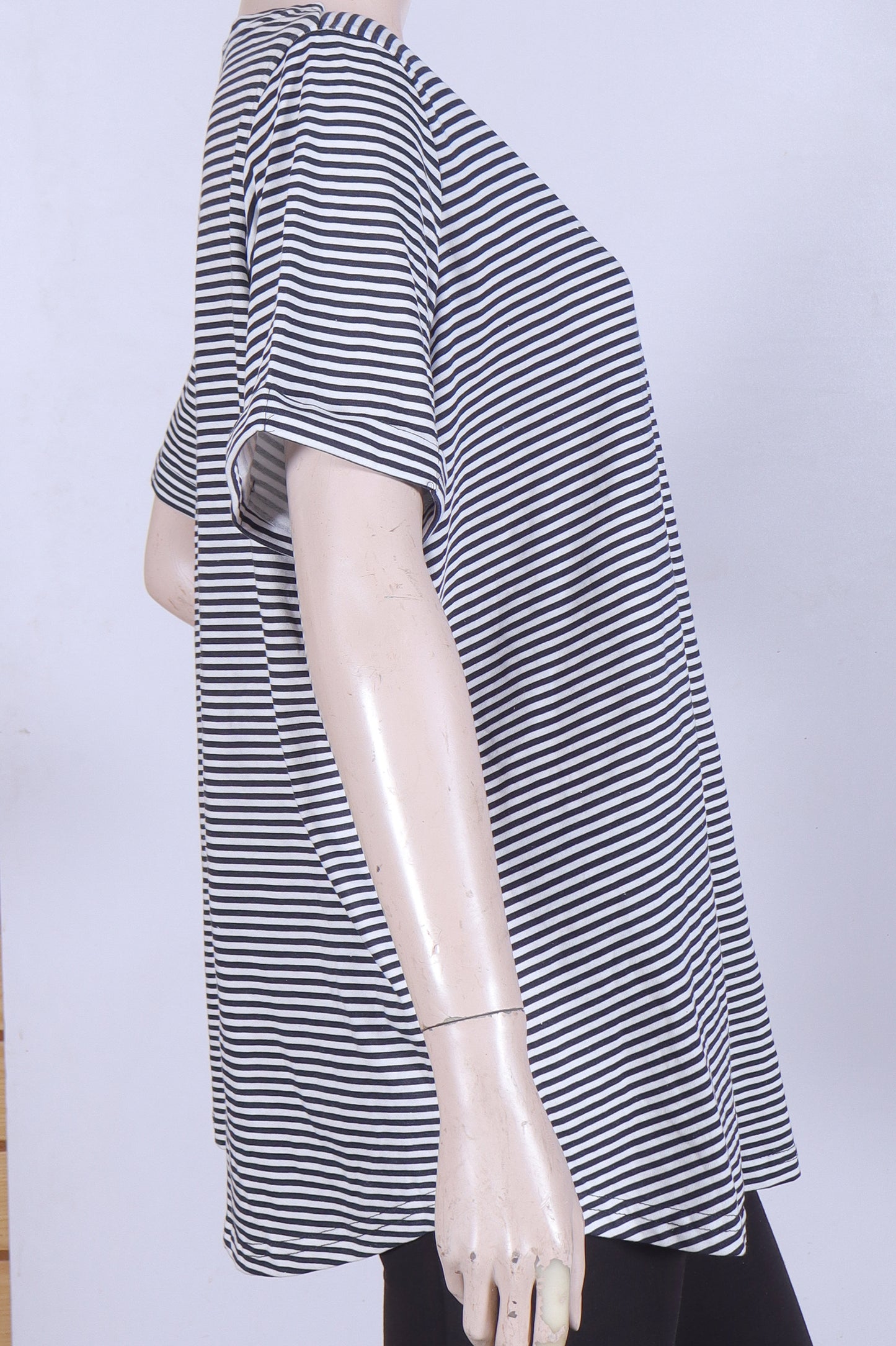 Fine Striped V-Neck T-Shirt – Relaxed Fit