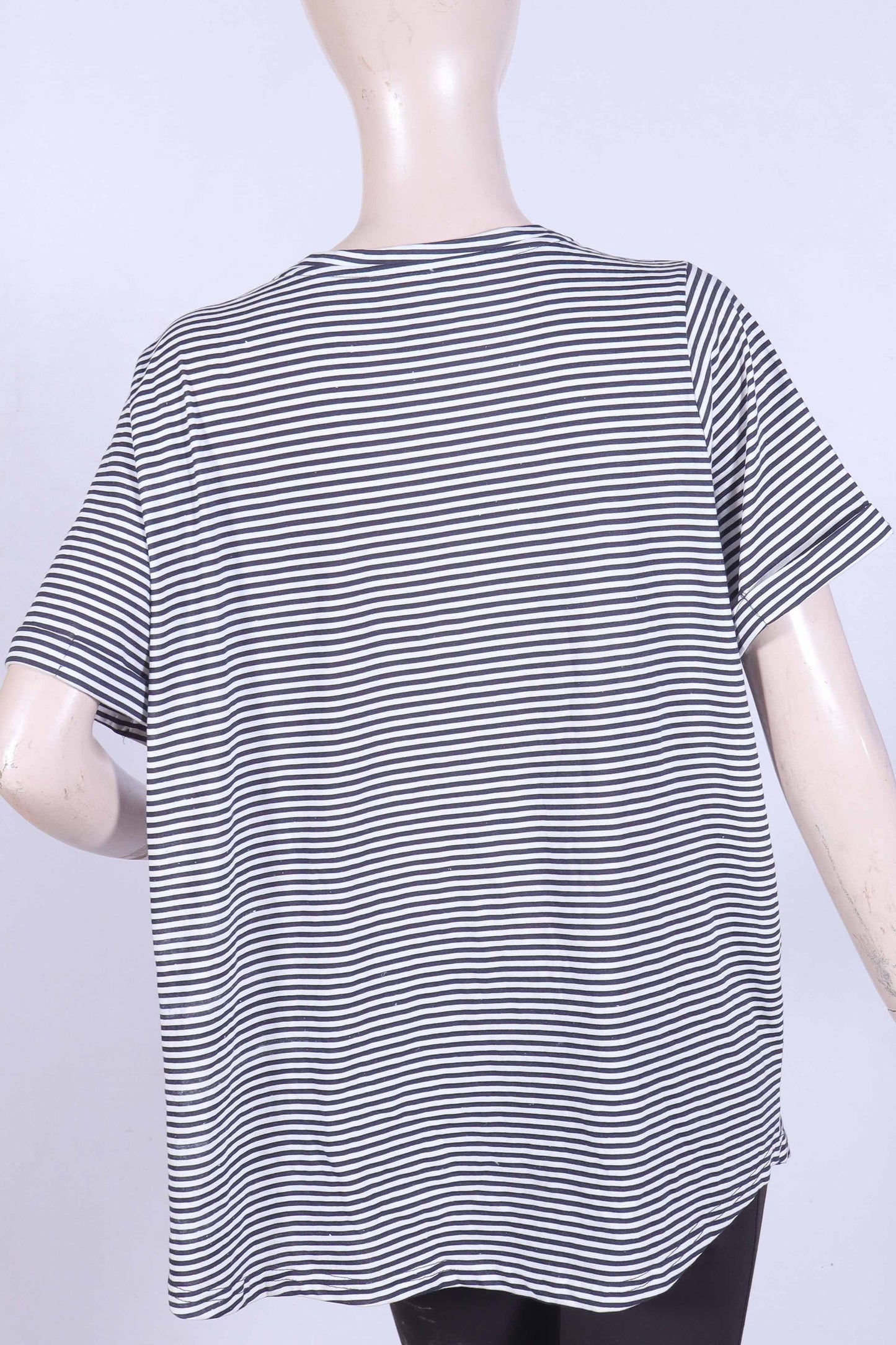 Fine Striped V-Neck T-Shirt – Relaxed Fit