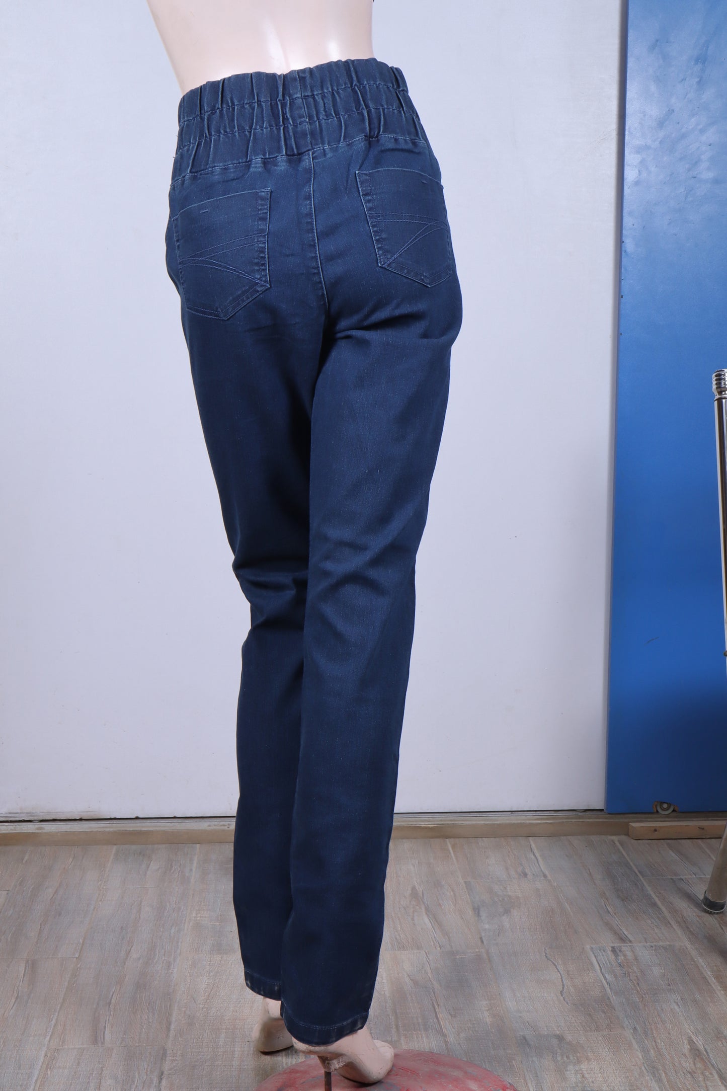 Women's Dark Wash Pull-On jeggings