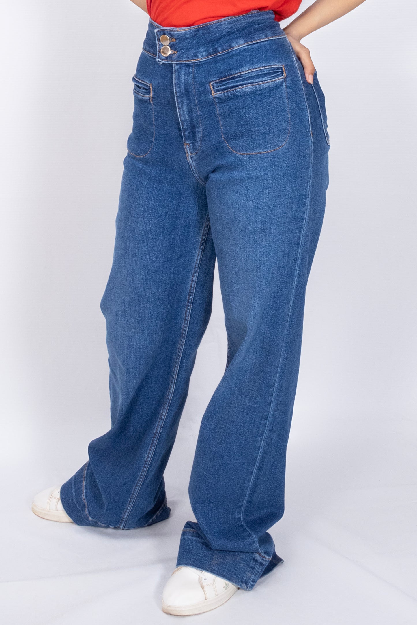 Dual-Button Wide-Legged Jeans