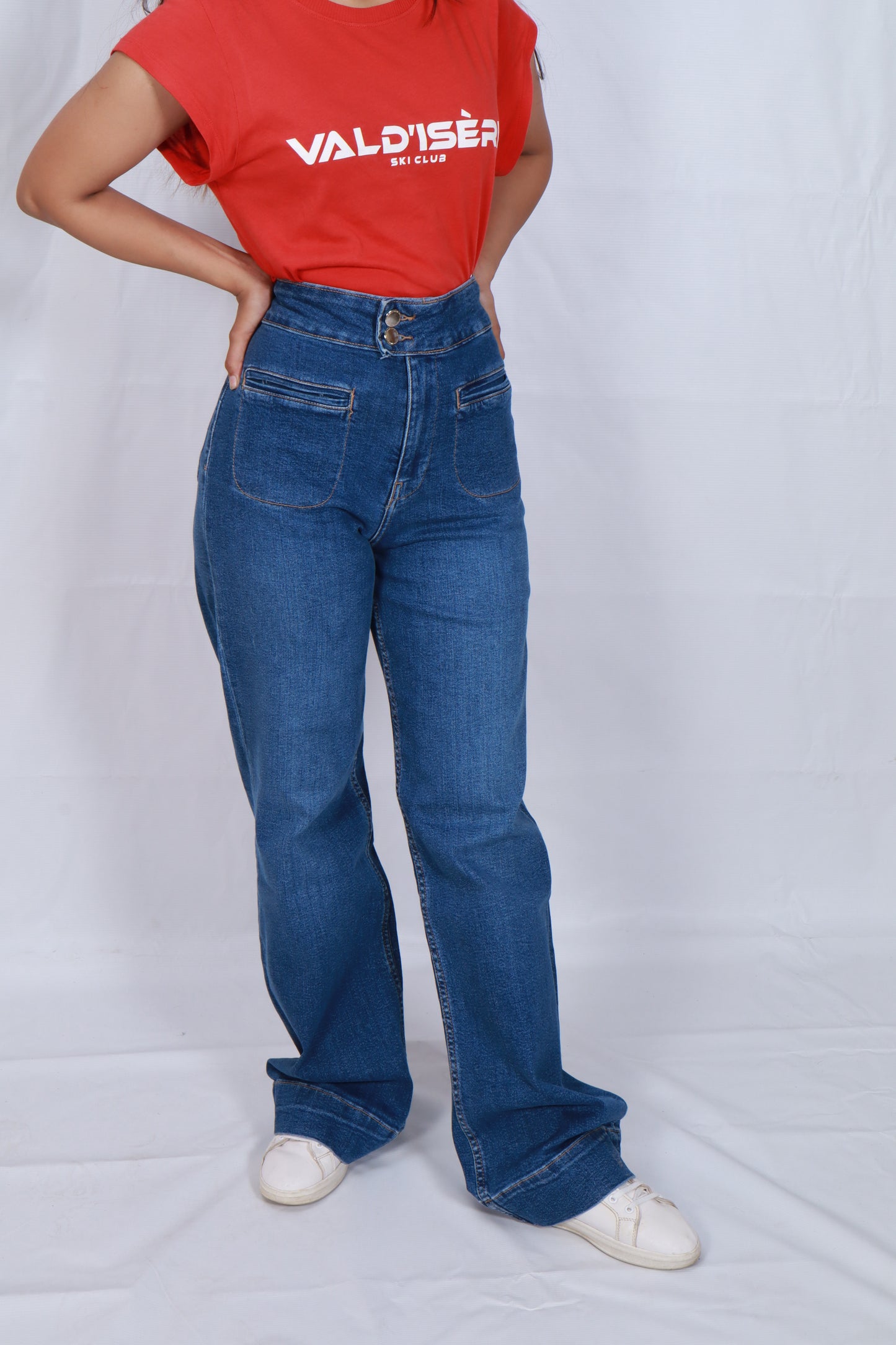 Dual-Button Wide-Legged Jeans