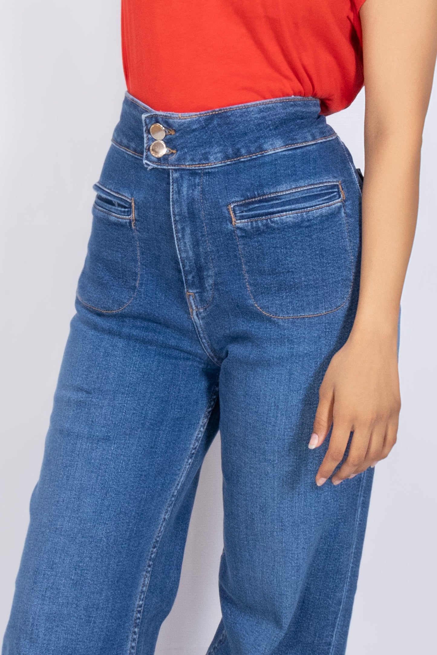 Dual-Button Wide-Legged Jeans