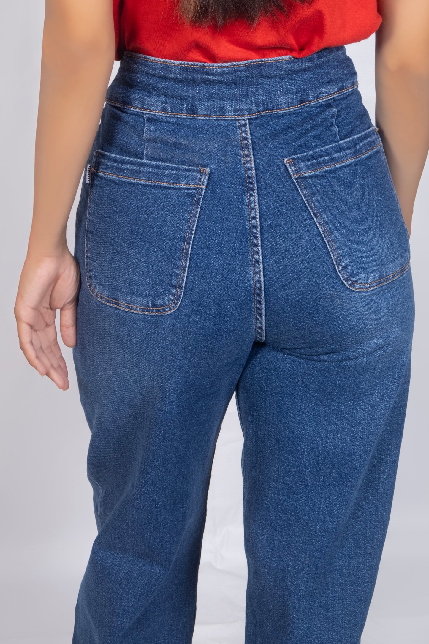 Dual-Button Wide-Legged Jeans