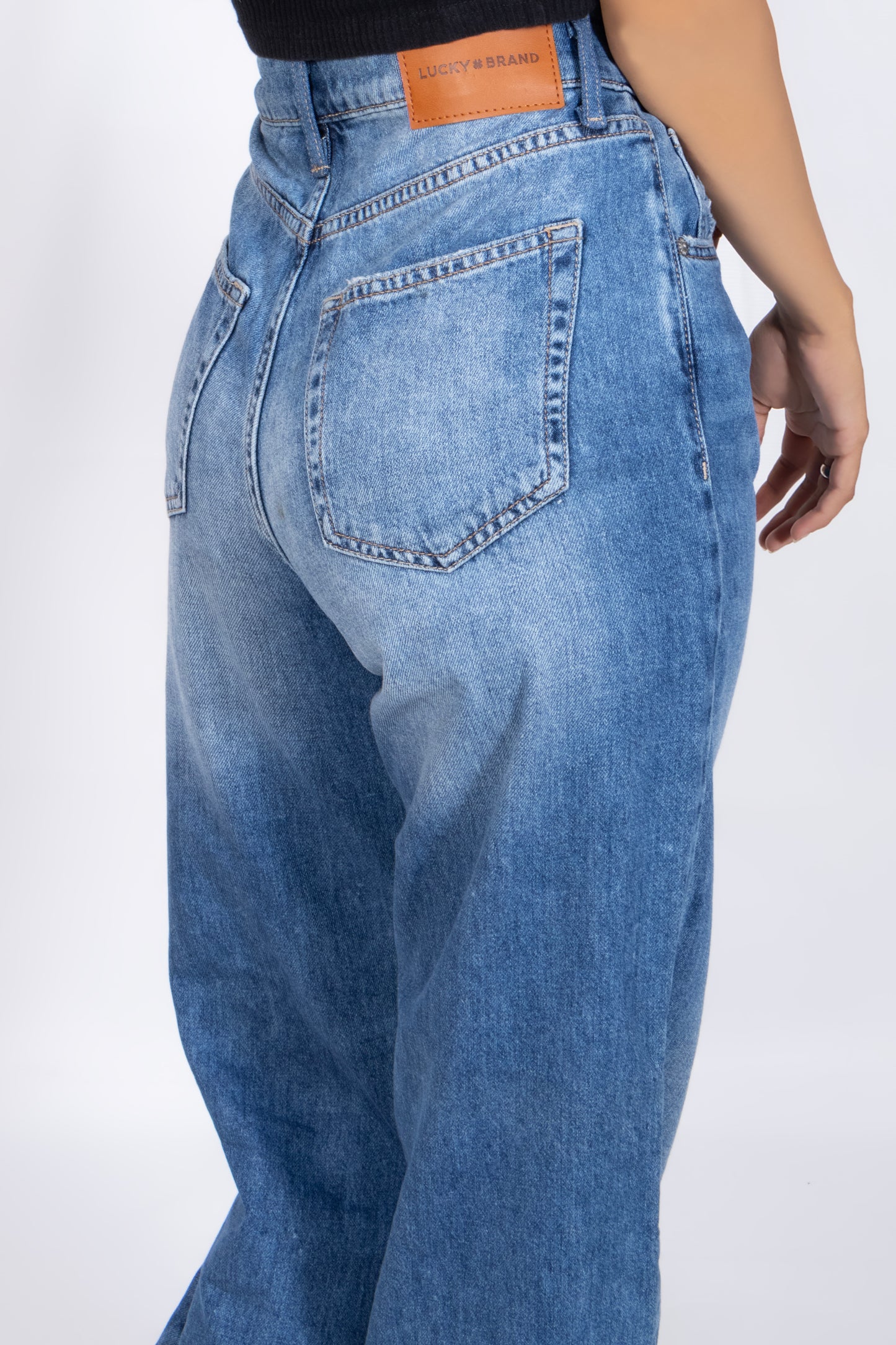 High‑Rise Wide‑Legged Jeans