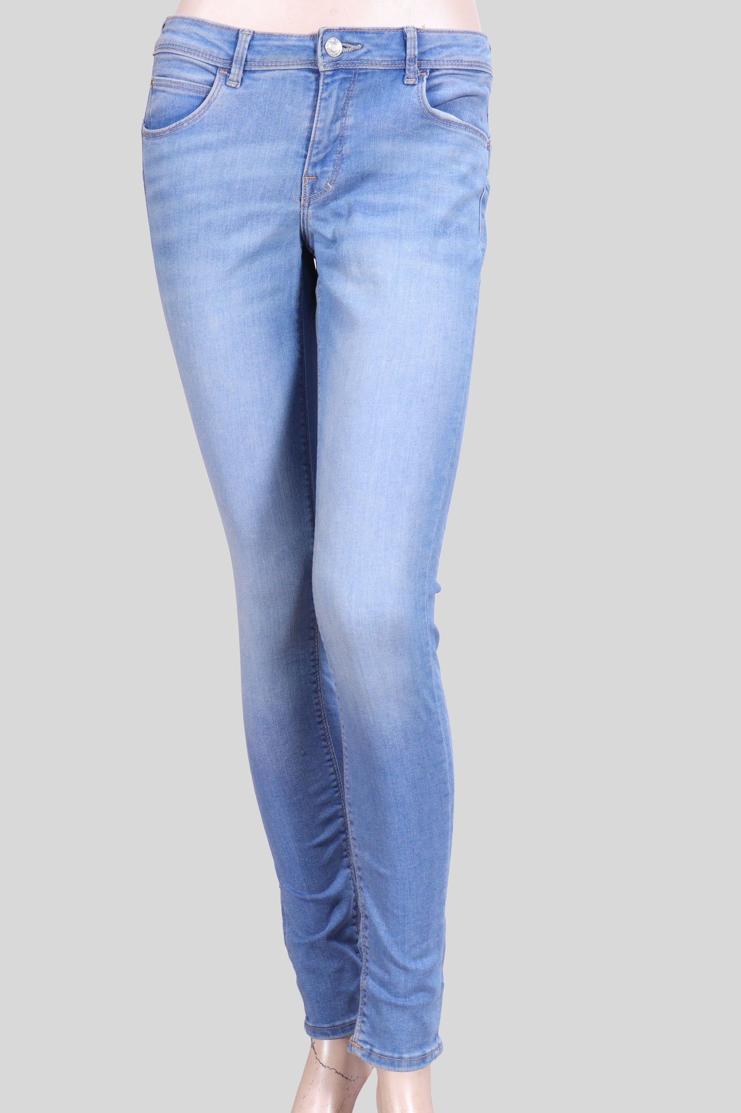 Sculpt & Lift Ultra-Slim Skinny Jeans in Light Wash