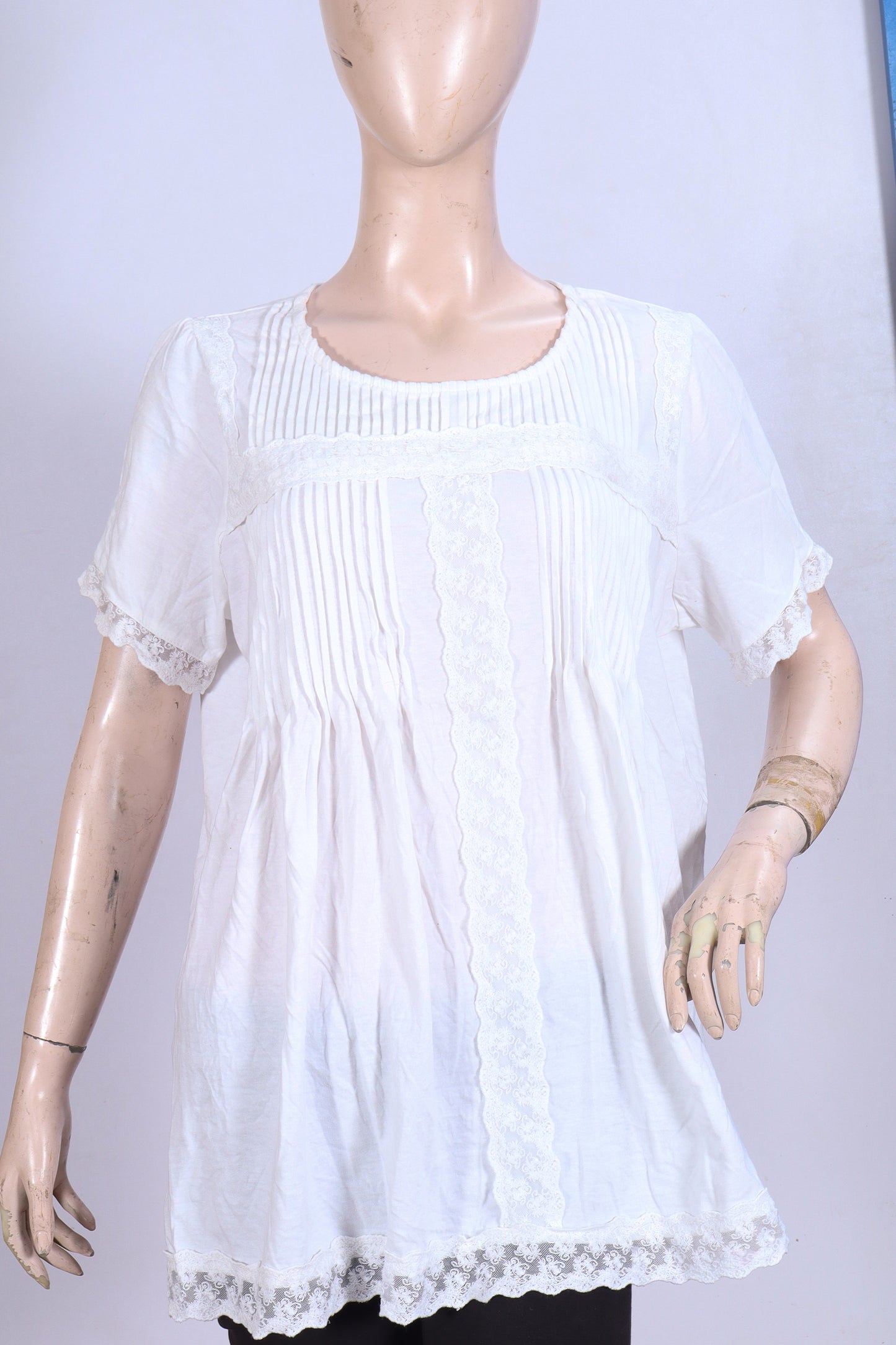 Vintage-Inspired Lace & Pintuck Jersey Tunic – Soft