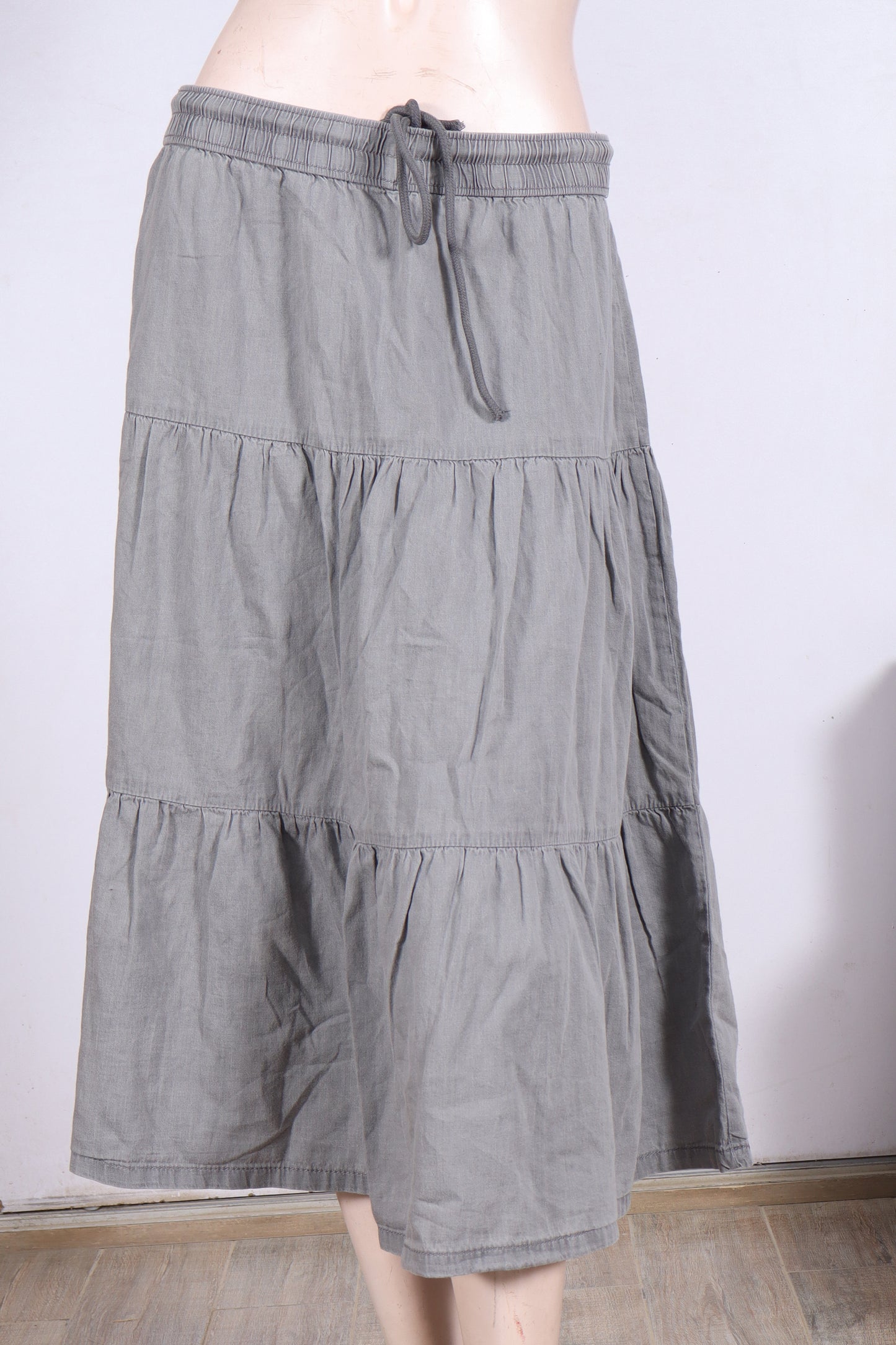 Moda Vilona's DENIM RUFFLED SKIRT