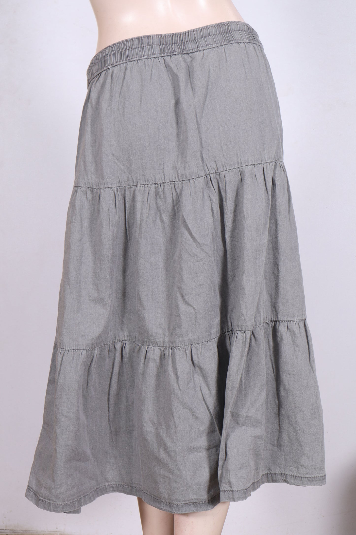 Moda Vilona's DENIM RUFFLED SKIRT