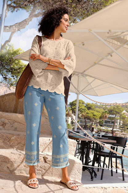Embroidered Boho Straight-Leg Jeans – Light Wash
