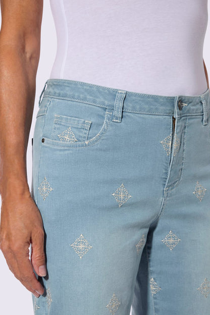 Embroidered Boho Straight-Leg Jeans – Light Wash