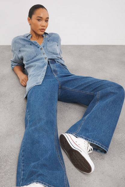 Mid Wash 00s Wide Leg Jean