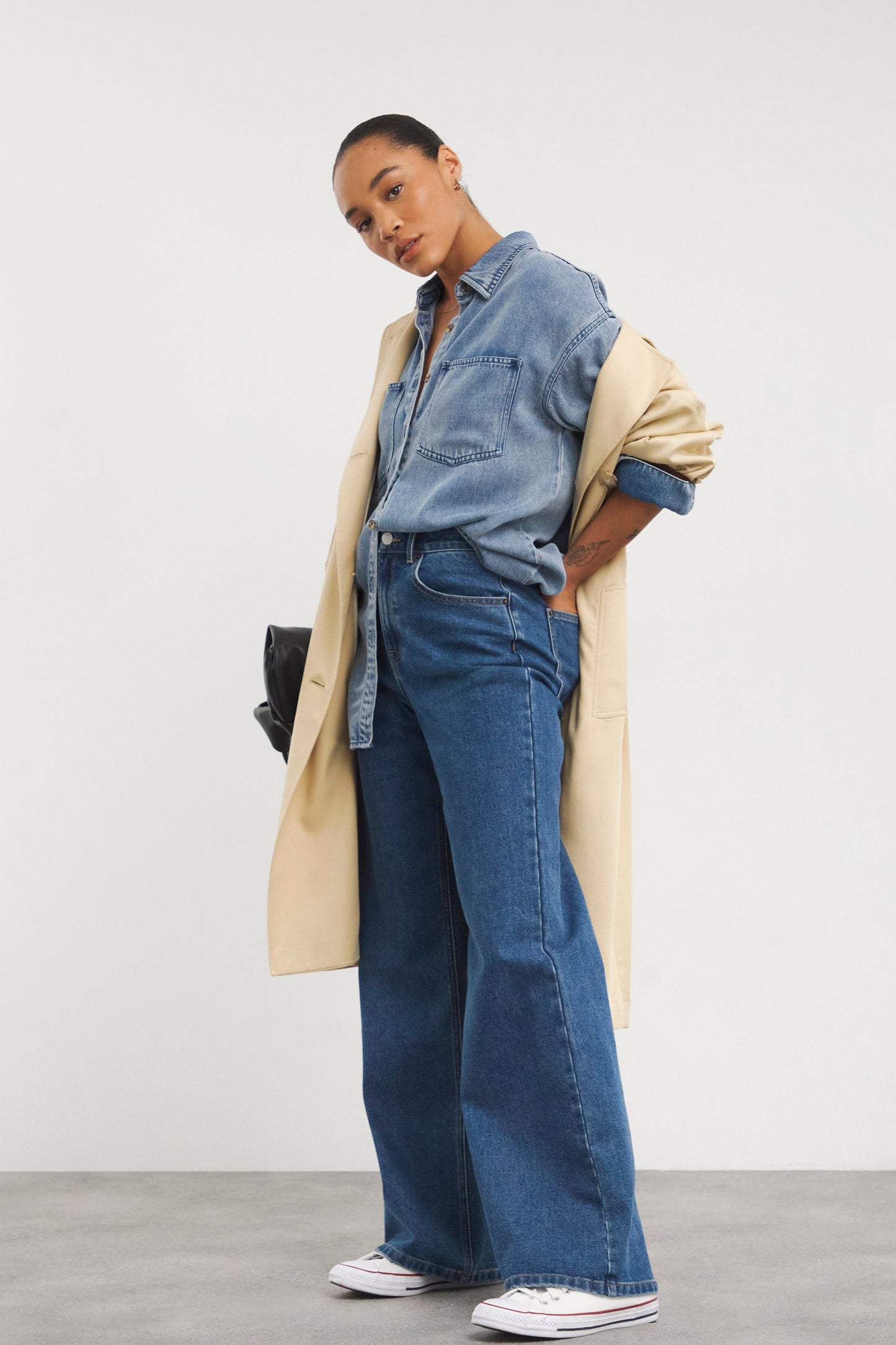 Mid Wash 00s Wide Leg Jean