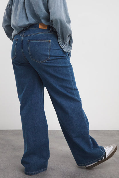 Mid Wash 00s Wide Leg Jean