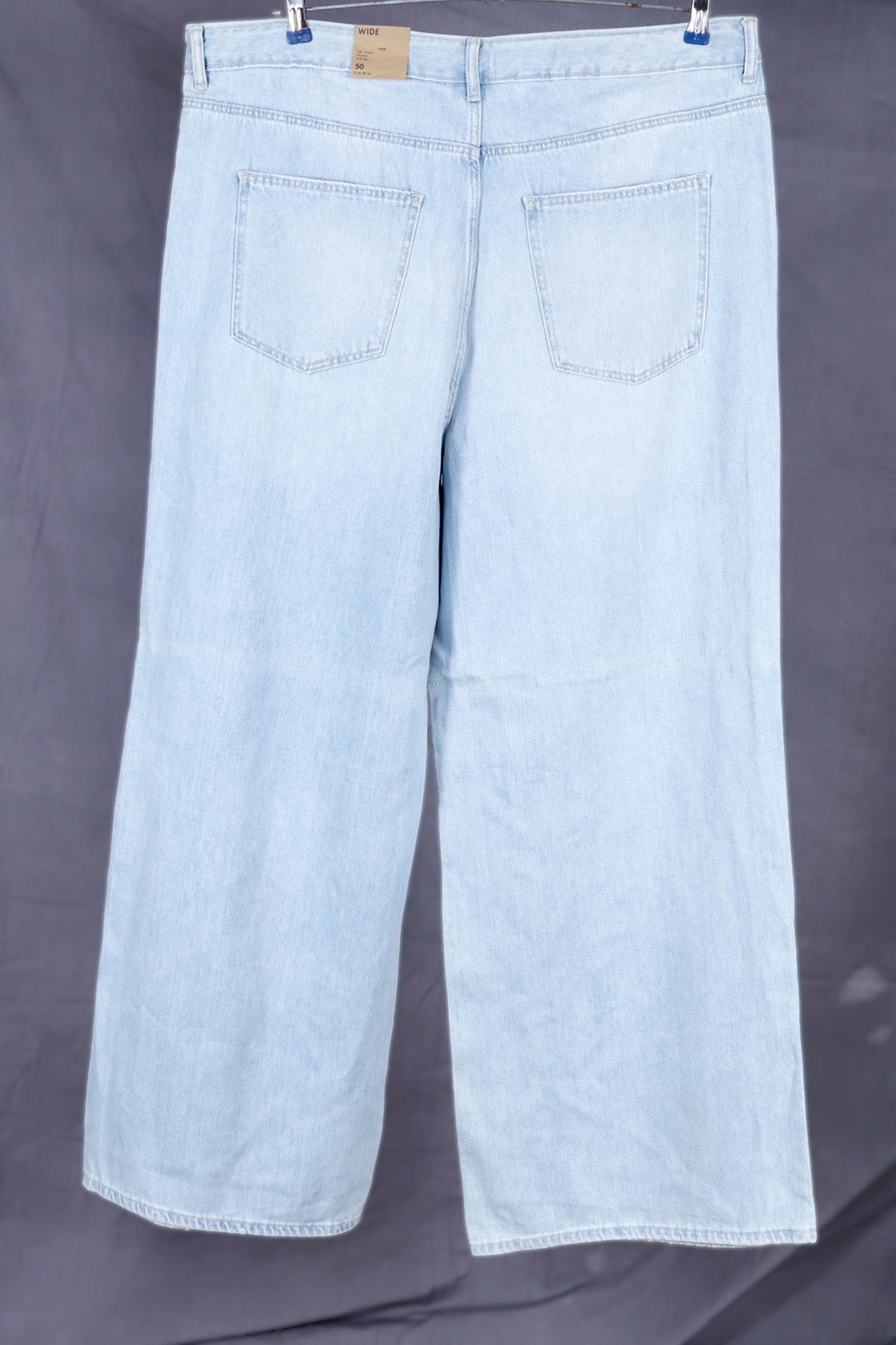 Wide-leg jeans with a high waist