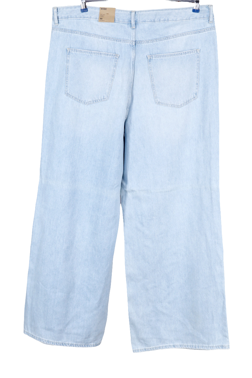 Wide-leg jeans with a high waist