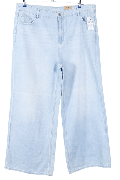 Wide-leg jeans with a high waist