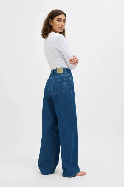 Curvy High Rise Wide Leg Jeans